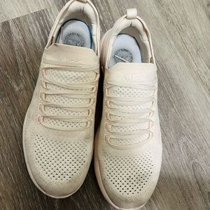 APL Techloom Breeze Sneakers